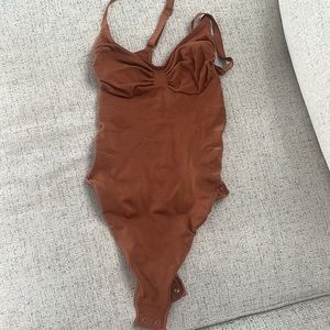 NWT SKIMS Bronze Seamless Sculpt Thong Bodysuit